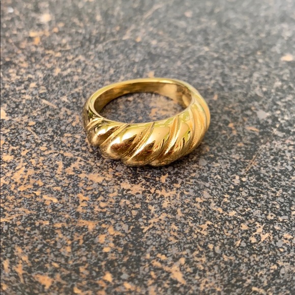 NEW 18K Gold Plated Croissant Dome Twist Rope Ring - Picture 12 of 13
